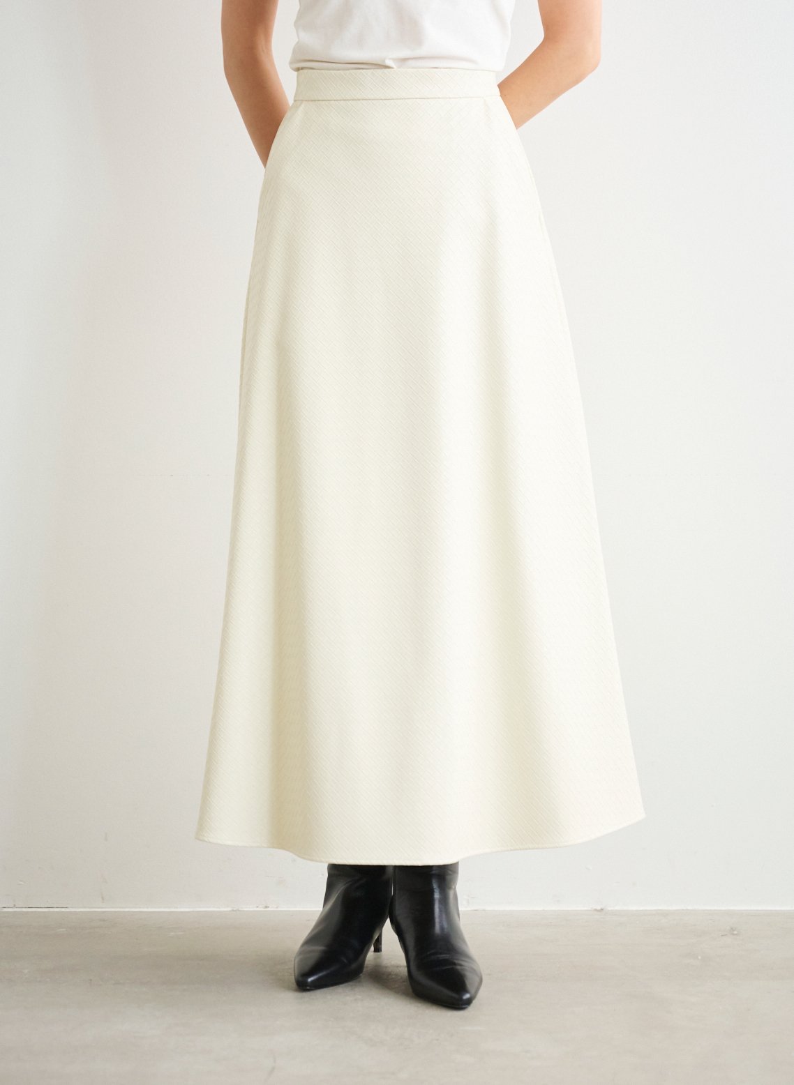 エンボスフレアスカート｜LOUNIE（ルーニィ）公式サイト／公式