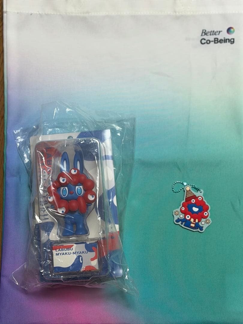 『万博』MYAKU-MYAKU LABUBU ストラップ付きフィギュア